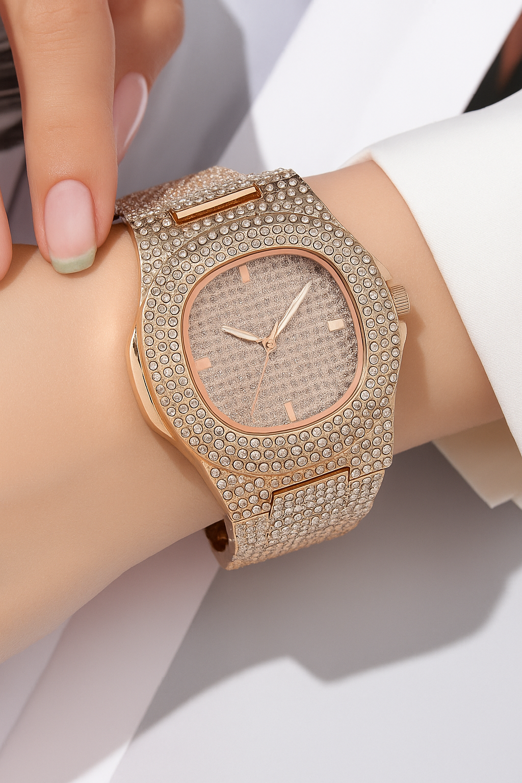 Rose Gold Rhinestone Quartz Watch Luxury Rhinestone-Encrusted Silver